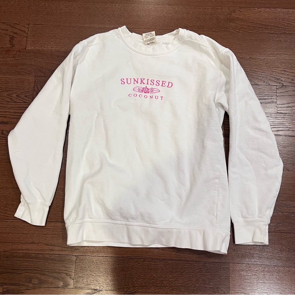 Sunkissed coconut white and pink embroidered crewneck small